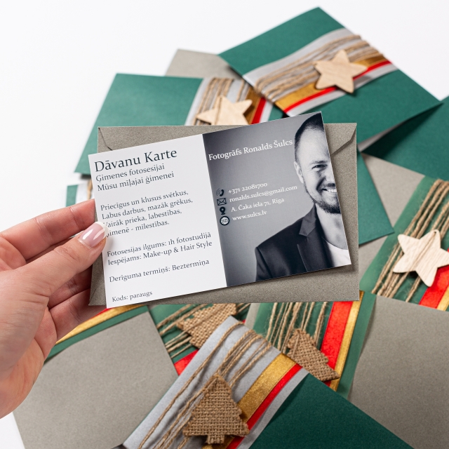 Glancēts papīrs, A6 formāts, personalizēta dāvanu karte, Ziemassvētku noskaņojuma aploksne.