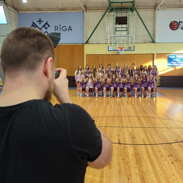 Basketbola komandas fotosesija. Šī bija baigi labā.
