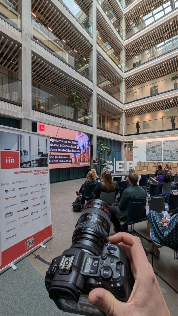 Pasākumu fotogrāfēšan pie klientiem. Smart HR konference pie SEB