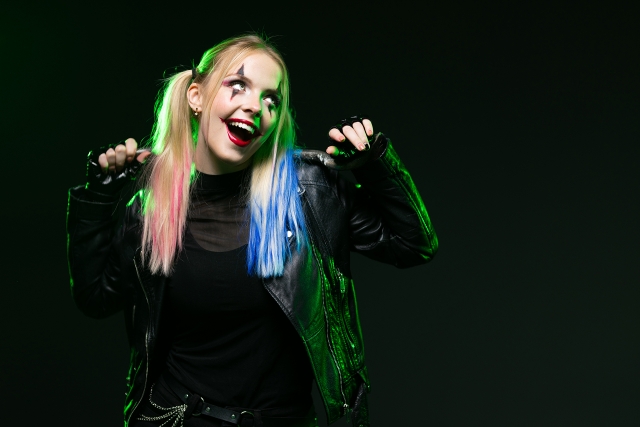 Vizāžistes darbs fotostudijā.