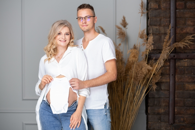 Uz vietas fotostudijā vai jums mīļā lokācijā.