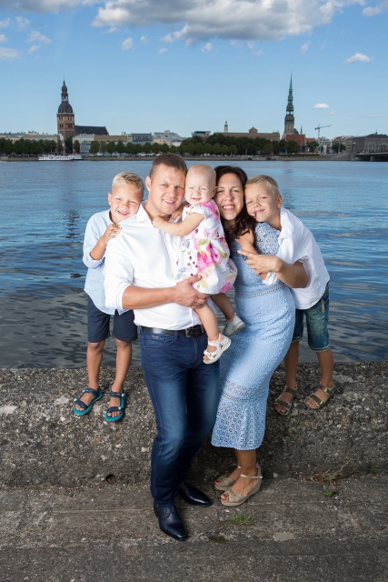 Ģimenes kopbildes izbraukumā. 